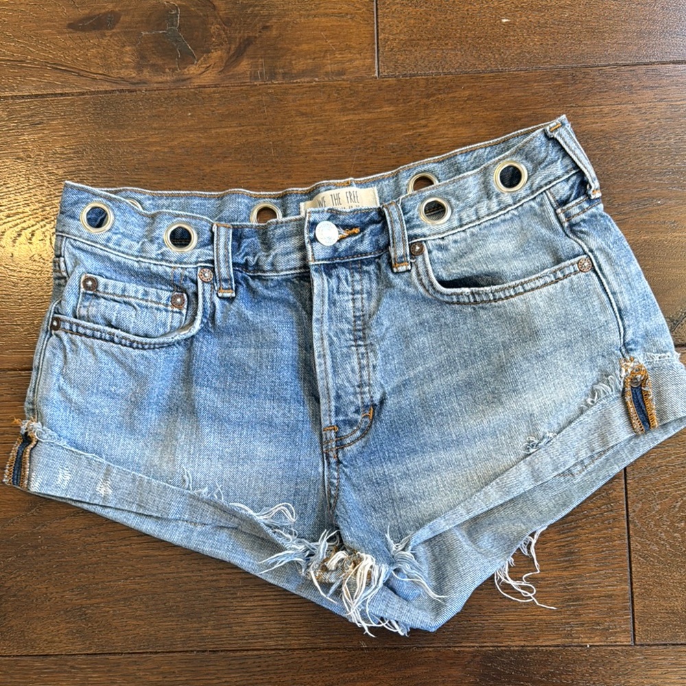 We The Free - Free People - Blue Jean Shorts Distressed Cutoff - Size: 26